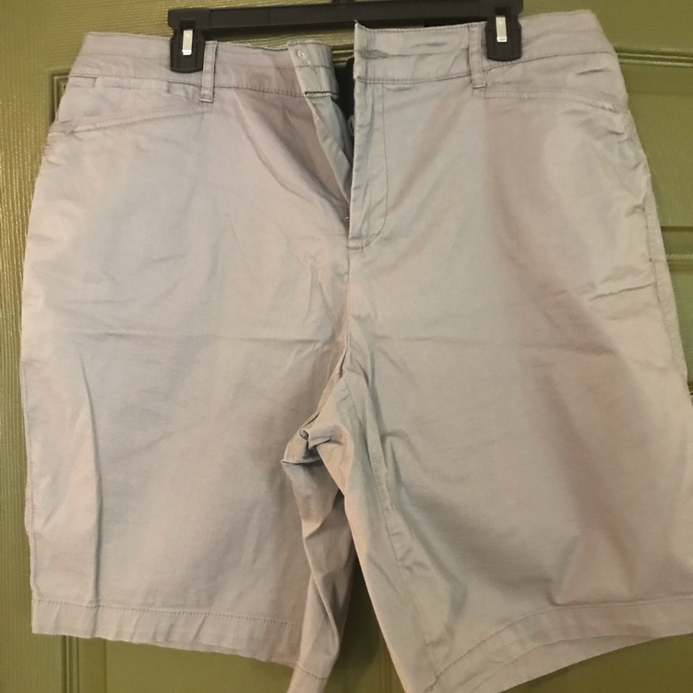 Grayish shorts 🛍